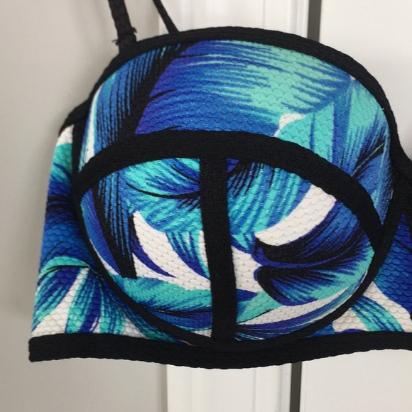 Super cute bikini top - Picture 2 of 8